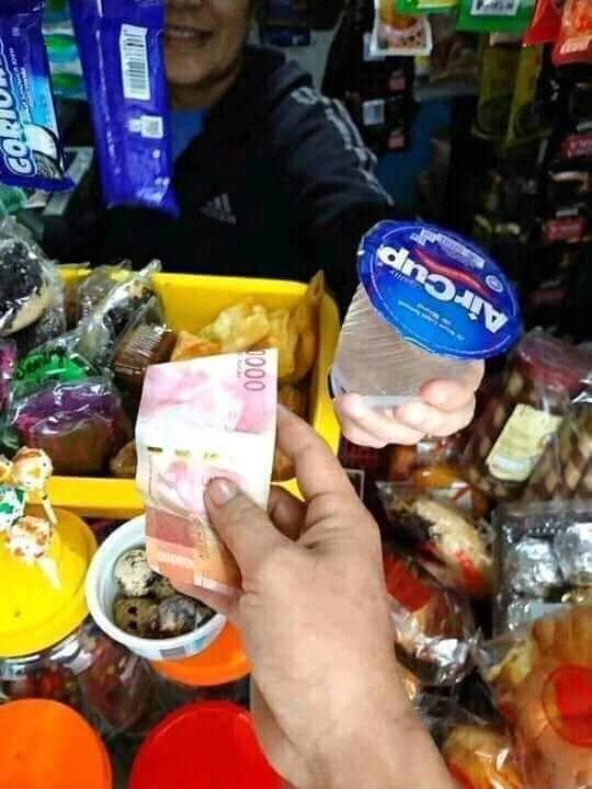 3 Kelakuan Minus Pembeli di Warung Bikin Pengen Nampol